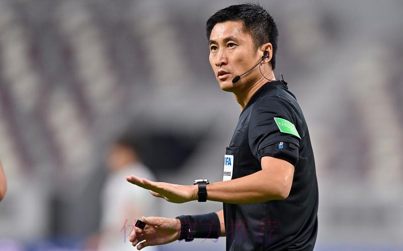 中国裁判组启程前往多哈 准备执法卡塔尔世界杯